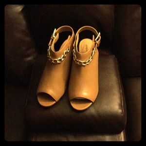 Natural Tan Sandal ;Size 10WW; 3in. Heel